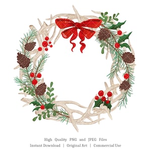 Puede incluir: Una festiva corona navideña con una base de cornamentas entrelazadas, adornada con un lazo rojo vibrante, piñas, acebo y bayas rojas. La corona tiene un diseño circular, perfecta para la decoración navideña.