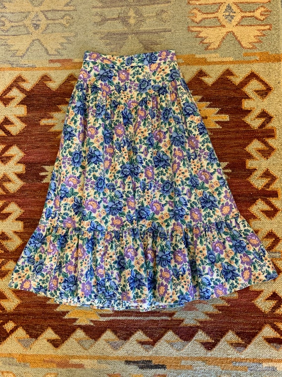 vintage 1980s lovely multicolor blue floral Gunne
