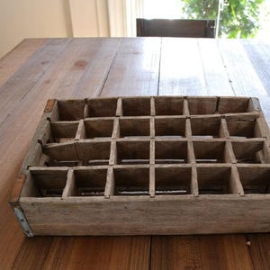 Rustic Wooden Soda Crate – 24-Bottle Divider, Farmhouse Industrial Decor