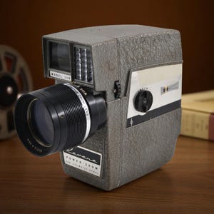 Revere Eye-Matic 8mm Spool Movie Camera – Model 118 Power Zoom with Wollensak Lens – Vintage Mid Century Film Reel Camcorder