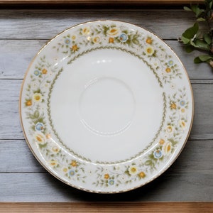 Elegant Priscilla Fine China Saucer – Vintage Floral & Laurel Design, 6” Japan