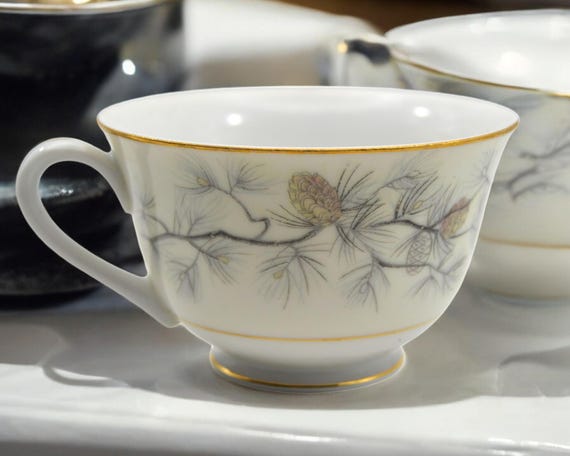 Vintage Narumi Olympia Pine Cones Footed Cup – Elegant Mid-century