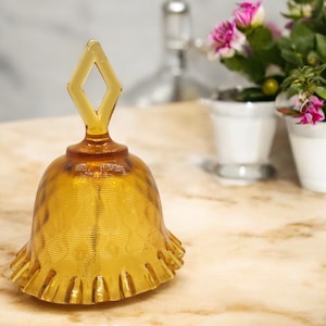 Stunning Vintage Fenton Amber Glass Bell w/ Diamond Handle & Ruffles – 1960s Beauty!