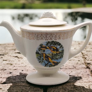 Rare Homer Laughlin Baltimore Oriole Pot - Eggshell Georgia - Gold Filigree - Vintage Ceramic Collectible