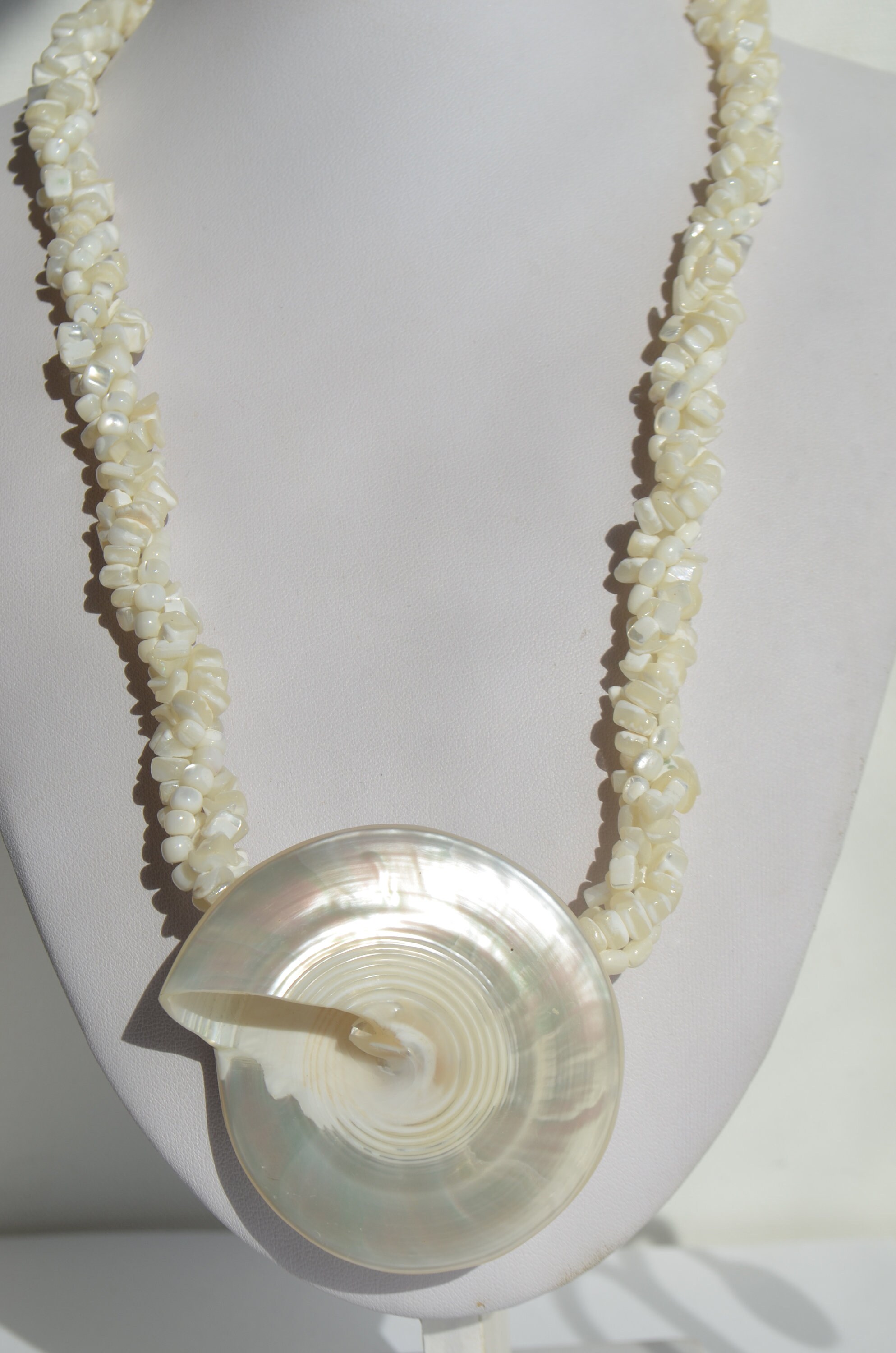 Handmade Natural Genuine Sea Snail Swirl Mother of Pearl MOP Shell Pendant Bead Strand Necklace 21"