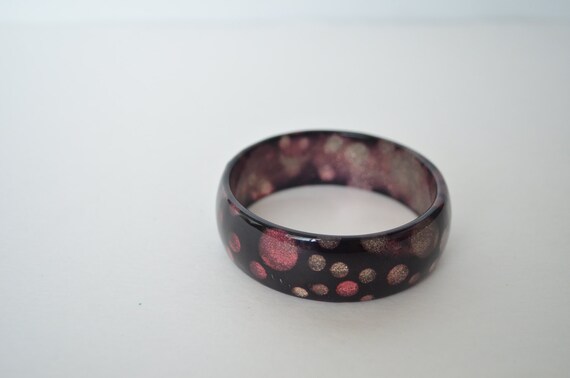Vintage Lucite Glitter Confetti Polka Dot Purple Burgundy  Hue Bangle Bracelet View 2