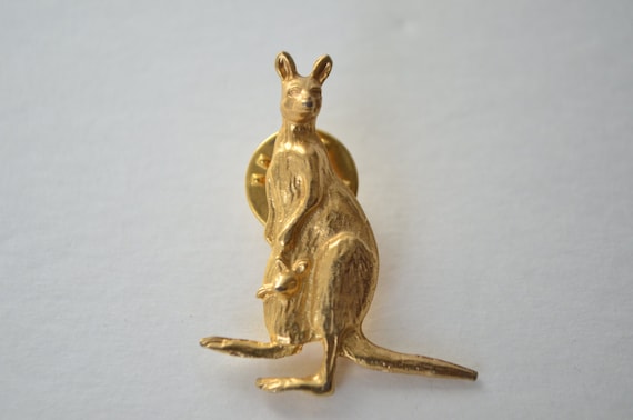 Vtg Kangaroo Gold Tone Lapel Pin