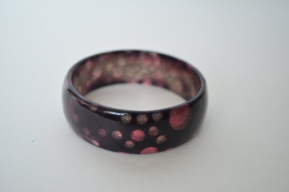 Vintage Lucite Glitter Confetti Polka Dot Purple Burgundy  Hue Bangle Bracelet