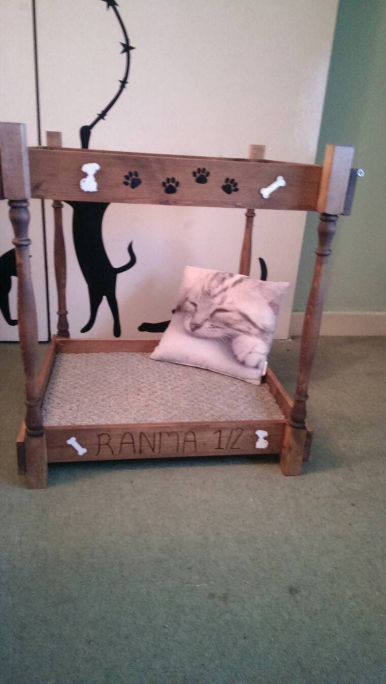 Four poster top cat bed
