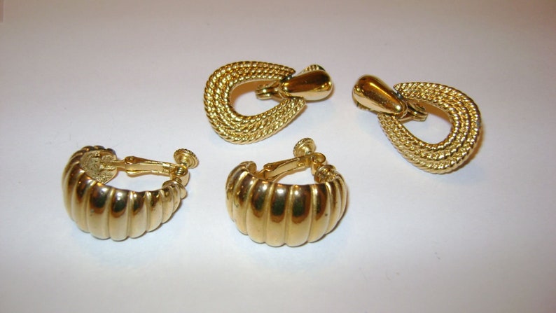 2 Pair lot of vintage gold tone clip earrings 1 pair is signed Goldette