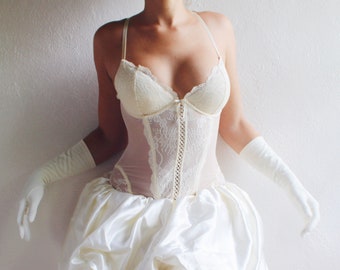 Bustino vintage color crema con lacci di Victoria's Secret - Simpatica eleganza da ballerina coquette