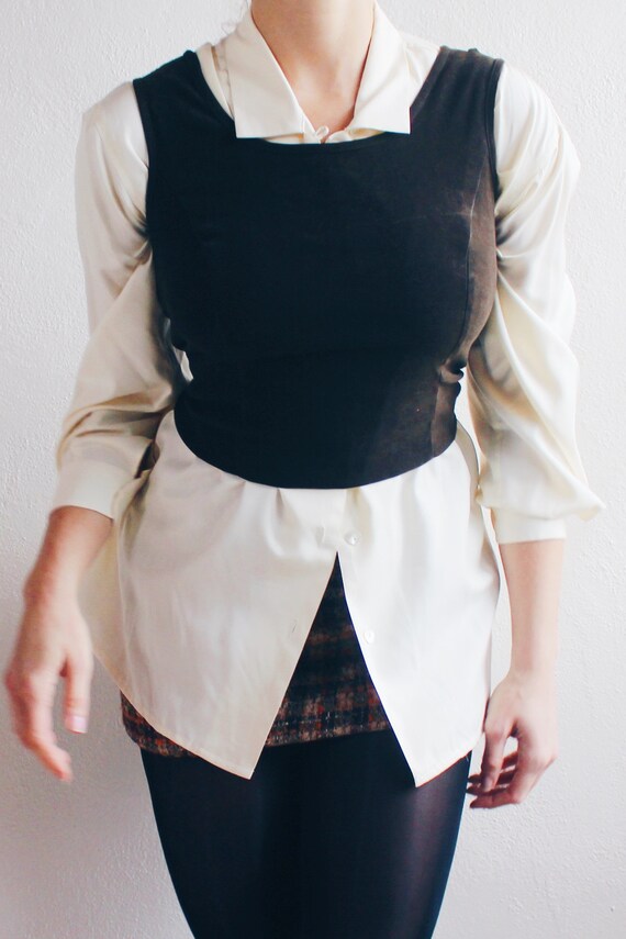 90s Chic: Brown Tailored Crop Tank for Minimalist… - image 4