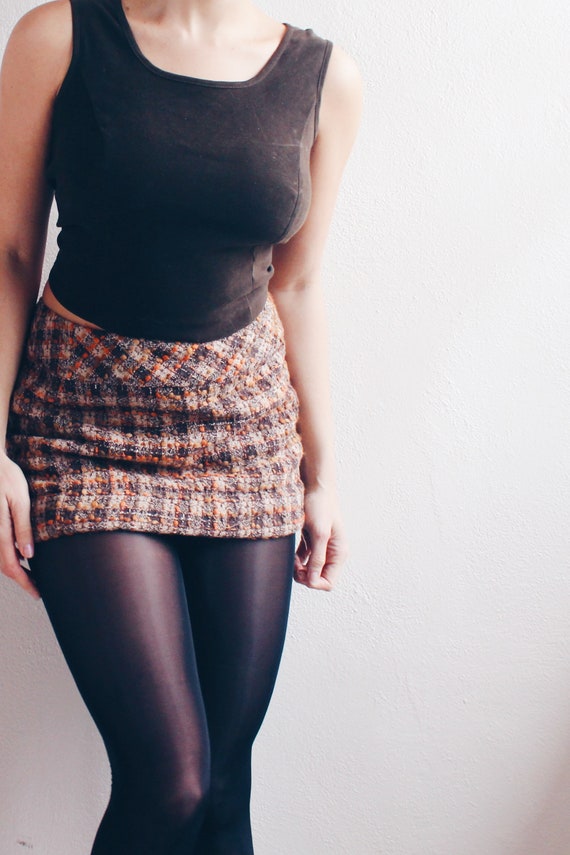 90s Chic: Brown Tailored Crop Tank for Minimalist… - image 7