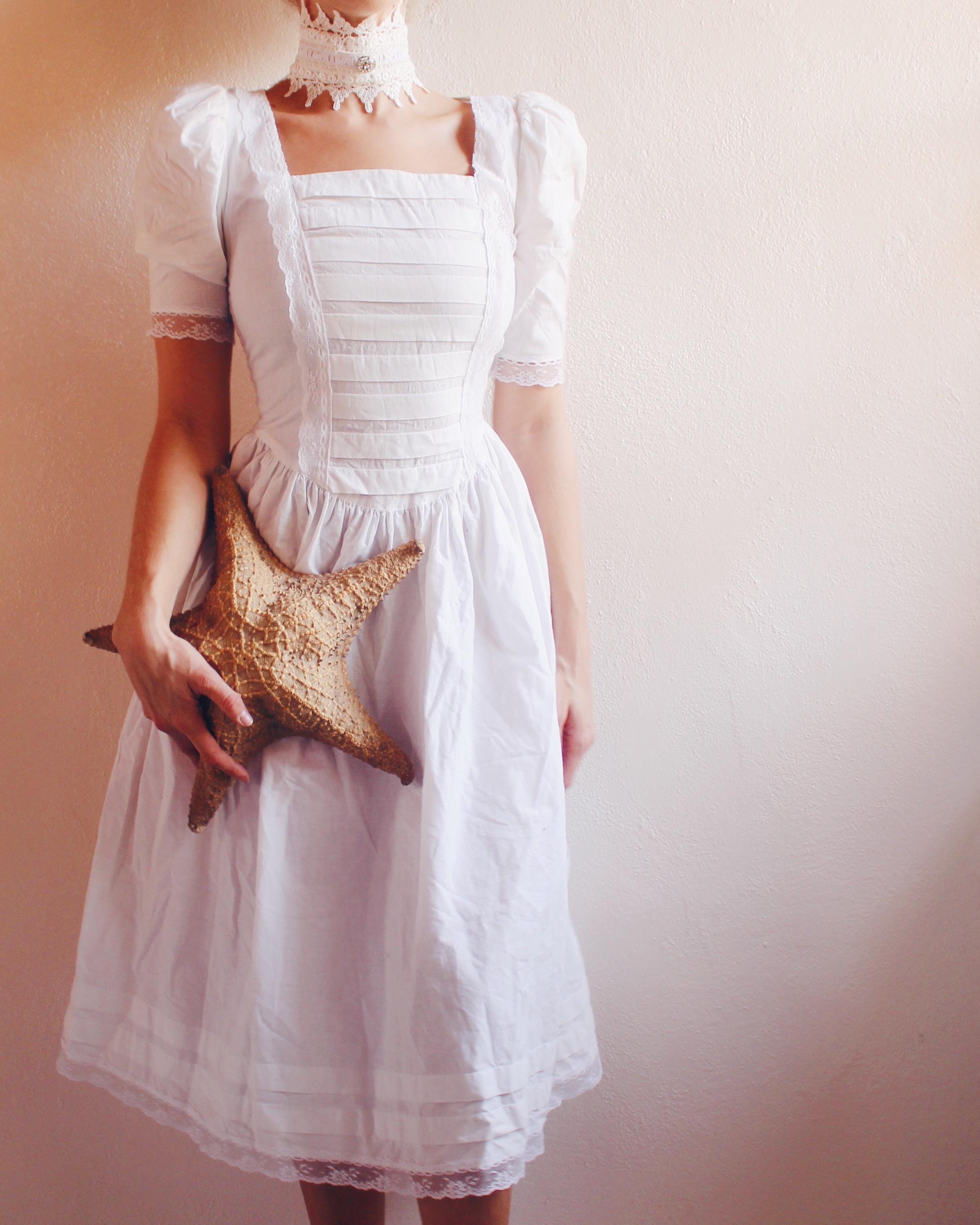 Vestido vintage Gunne Sax de algodón blanco estilo pradera con estilo náutico y bajo de encaje: un diseño a medida favorecedor.