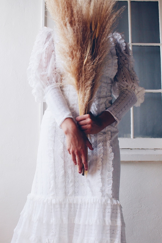 White Victorian Lace Wedding Dress / vintage 70s … - image 10