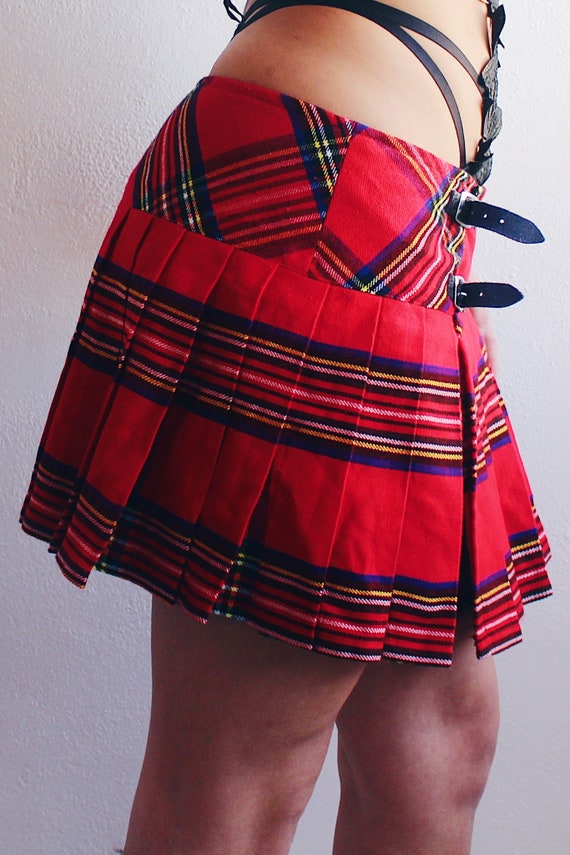 Red tartan mini skirt / 90s grunge fashion / Vint… - image 7