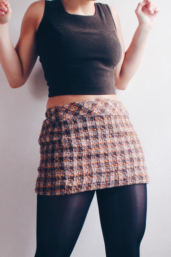 90s Chic: Brown Tailored Crop Tank for Minimalist… - image 2