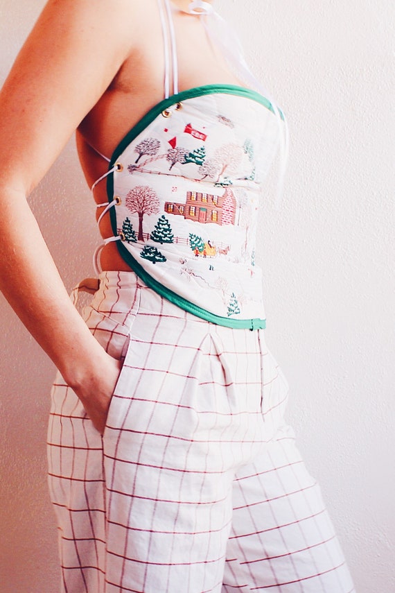 Festive Christmas Magic: Upcycled Crop Top from Vi