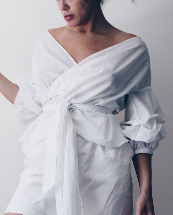 White off the shoulder puff sleeve blouse / vintag