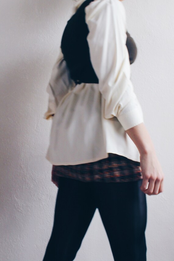 90s Chic: Brown Tailored Crop Tank for Minimalist… - image 5