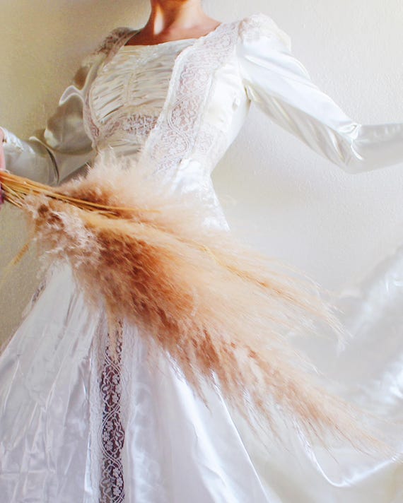Antique looking wedding dresses online