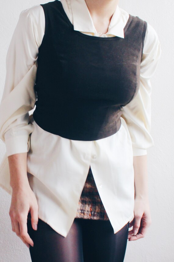 90s Chic: Brown Tailored Crop Tank for Minimalist… - image 10