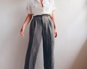 Minimalismus der späten 90er: Vintage-Bluse aus cremefarbener Seide mit kurzen Ärmeln und Knöpfen