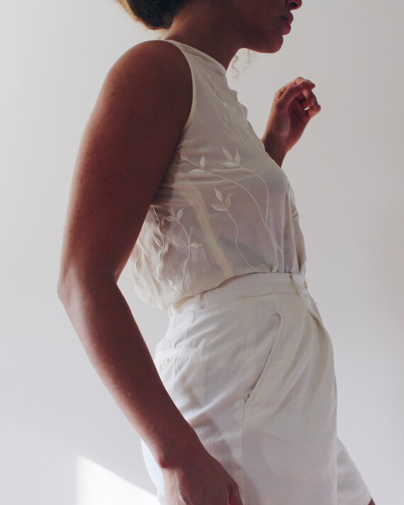 Silk Floral sleeveless Blouse / Cream silk leaf ta