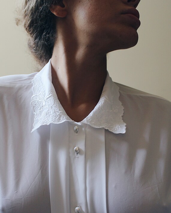 Embroidered collar white blouse / Large floral Vi… - image 8