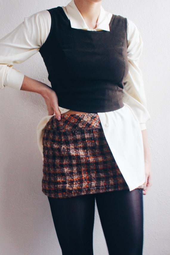 90s Chic: Brown Tailored Crop Tank for Minimalist… - image 8