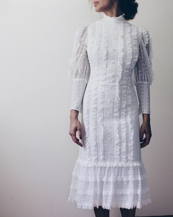 White Victorian Lace Wedding Dress / vintage 70s l