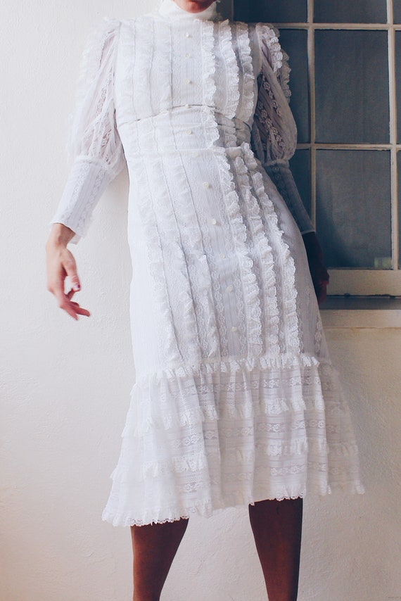 White Victorian Lace Wedding Dress / vintage 70s … - image 9