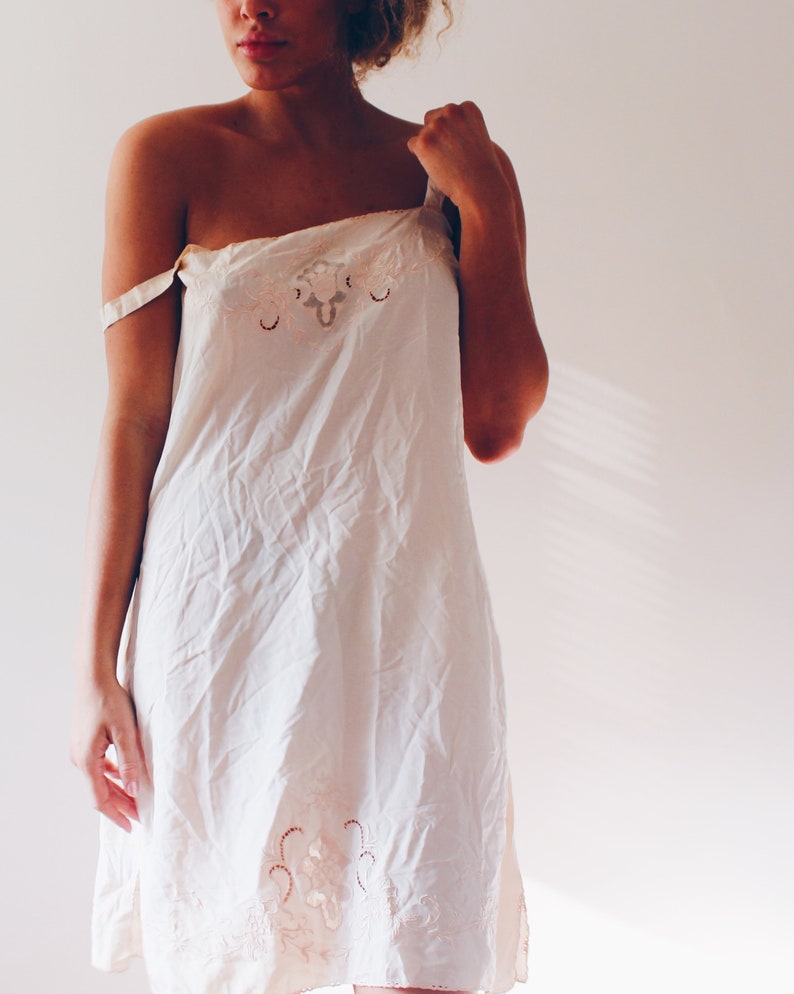 Embroidered pink silk slip Small peach Chinese nightgown Vintage Lingerie
