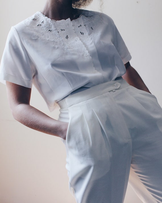 White Floral embroidered blouse / Short sleeve vi… - image 7