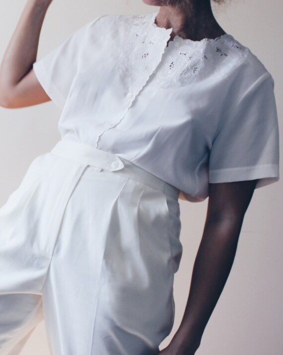 White Floral embroidered blouse / Short sleeve vi… - image 3