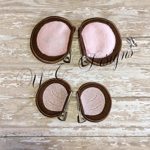 Può includere: Quattro fermagli per capelli in feltro marrone con centri in feltro rosa. I fermagli sono progettati per assomigliare a orecchie.