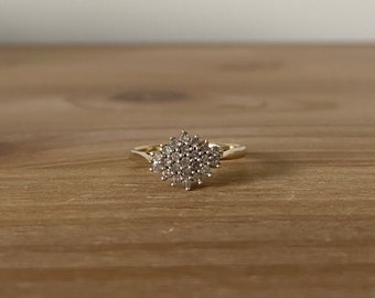 Vintage 9k yellow gold cluster ring with 0.25ct diamonds | hallmarked