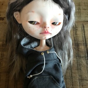 Kishi, custom poupée blythe, ooak, piece unique, petite âme, dark hair. image 9