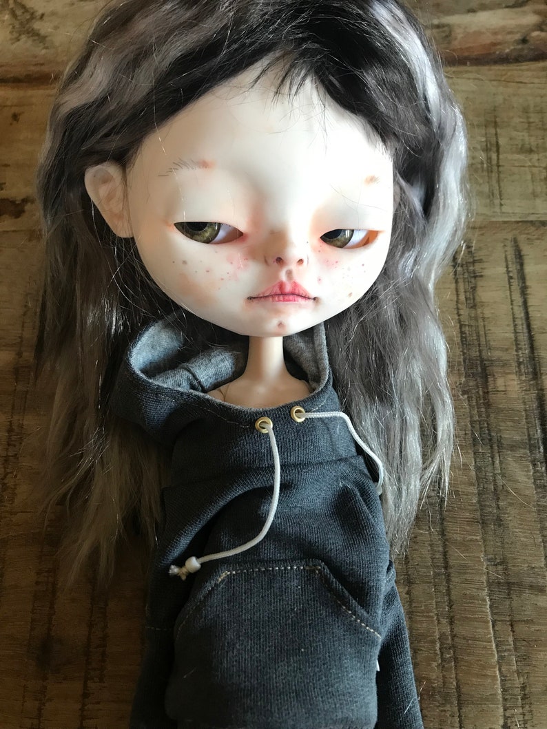 Kishi, custom poupée blythe, ooak, piece unique, petite âme, dark hair. image 9