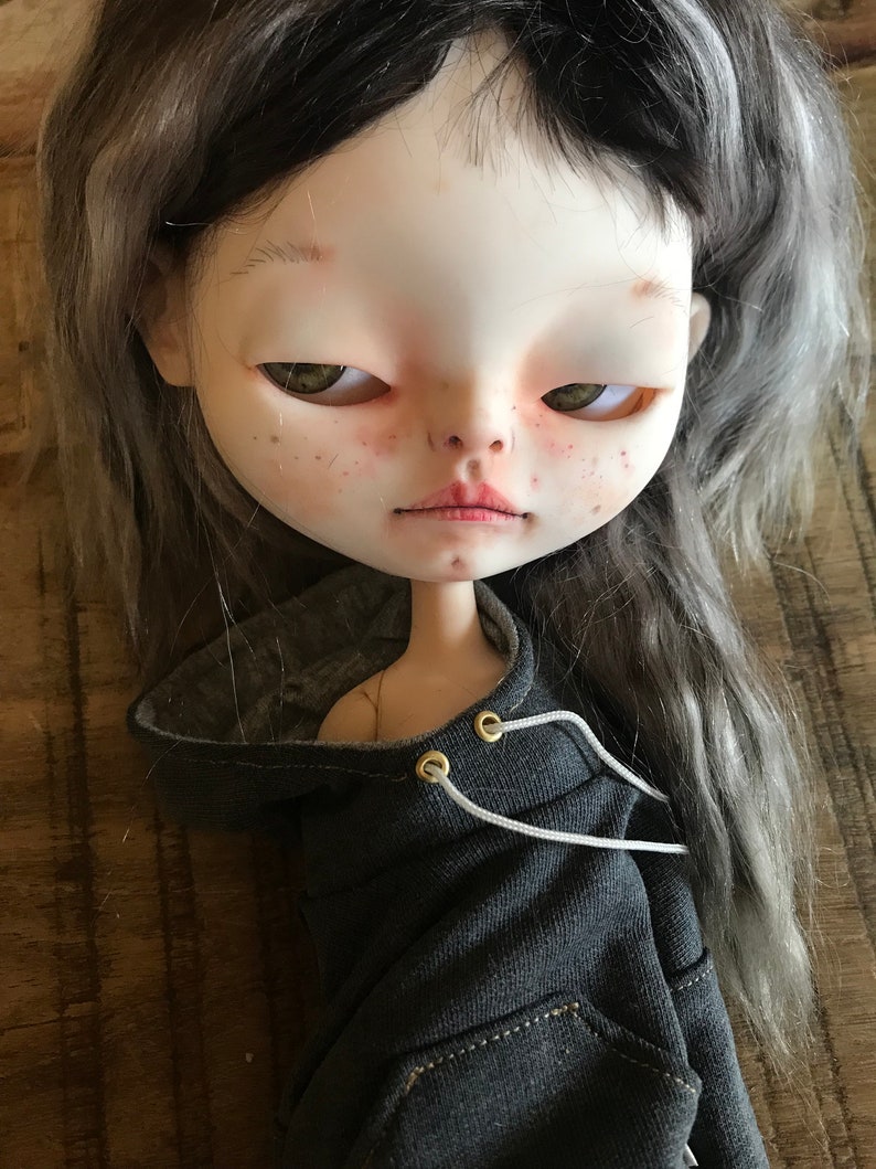 Kishi, custom poupée blythe, ooak, piece unique, petite âme, dark hair. image 4