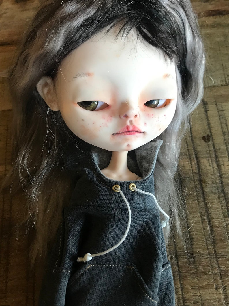 Kishi, custom poupée blythe, ooak, piece unique, petite âme, dark hair. image 8