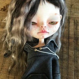 Kishi, custom poupée blythe, ooak, piece unique, petite âme, dark hair. image 2