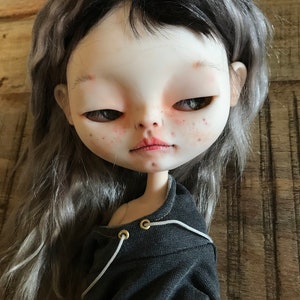 Kishi, custom poupée blythe, ooak, piece unique, petite âme, dark hair. image 10