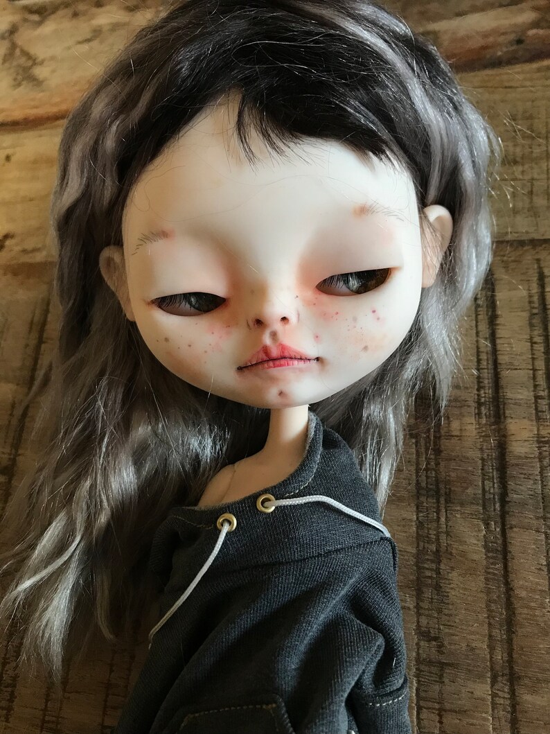 Kishi, custom poupée blythe, ooak, piece unique, petite âme, dark hair. image 10