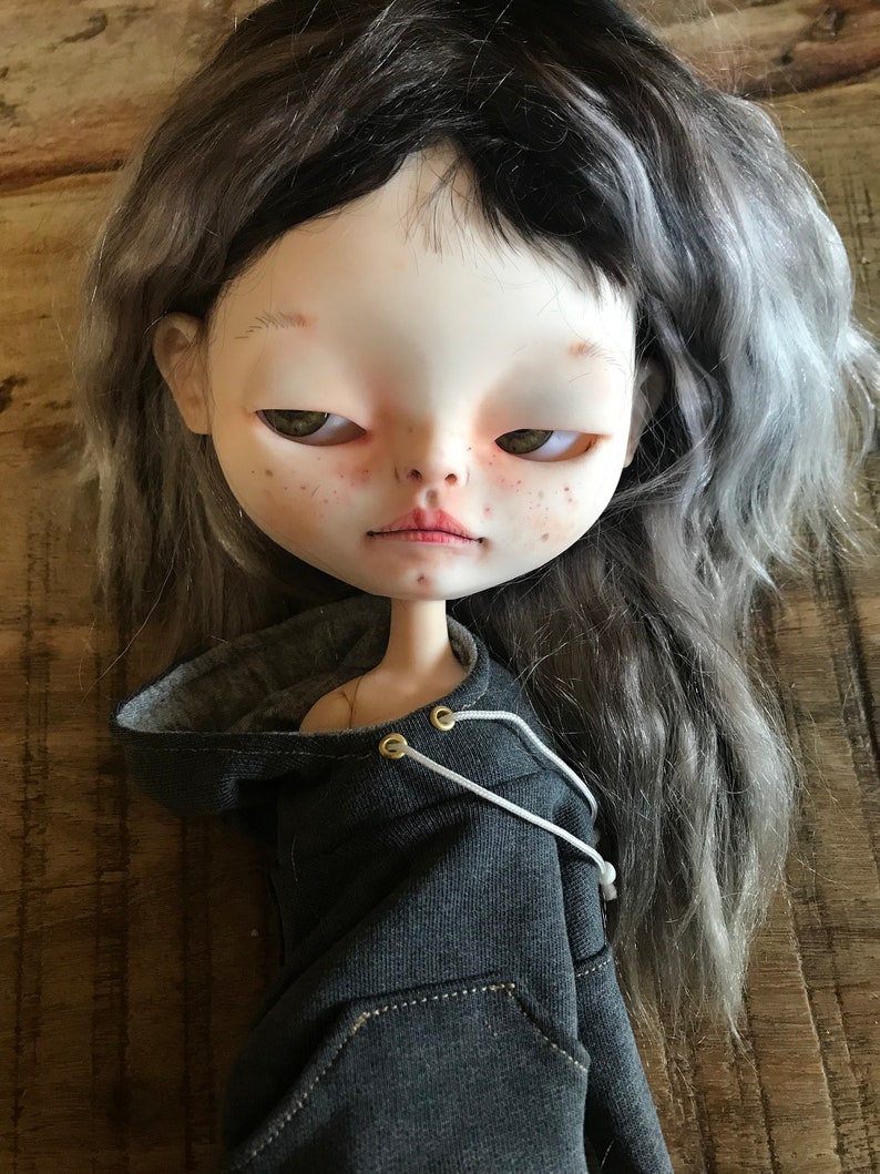 Kishi, custom poupée blythe, ooak, piece unique, petite âme, dark hair. image 3