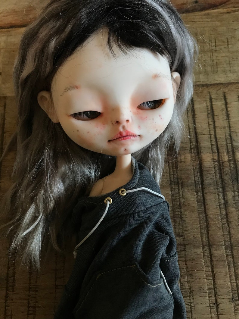 Kishi, custom poupée blythe, ooak, piece unique, petite âme, dark hair. image 1