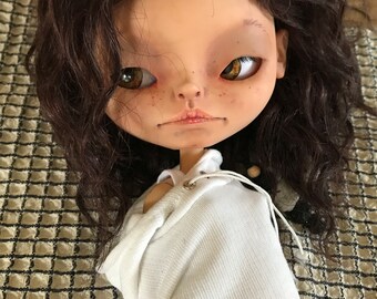 Devi, custom poupée blythe, ooak, piece unique, petite âme, dark hair.