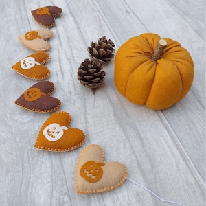 Halloween bunting, Halloween decoration, autumn felt heart garland, pumpkin decoration, nursery, teepee bunting, gift