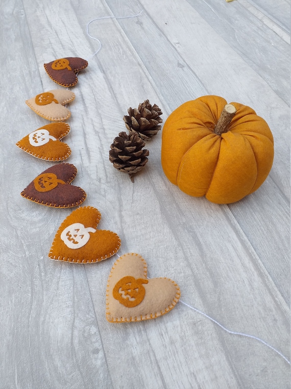 Halloween bunting, Halloween decoration, autumn felt heart garland, pumpkin decoration, nursery, teepee bunting, gift