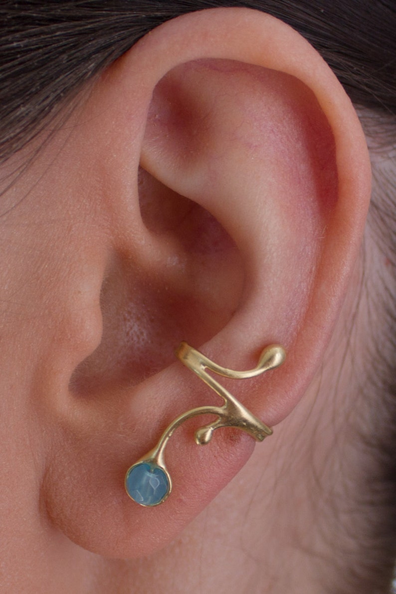Earcuff with blue faceted quarz, gold-plated, handmade, 304G image 1